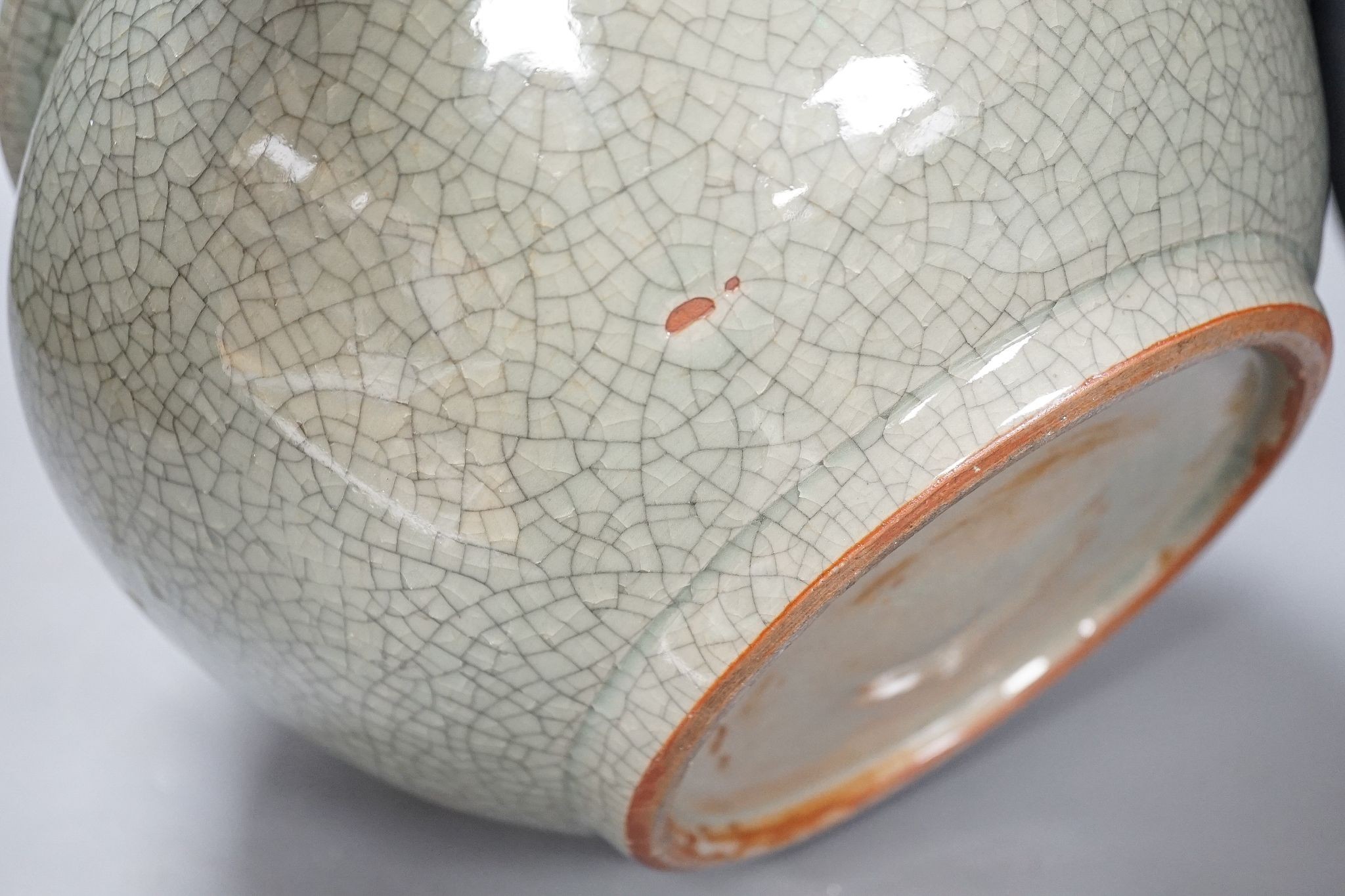 A Chinese crackle glaze celadon jardiniere, 27cm